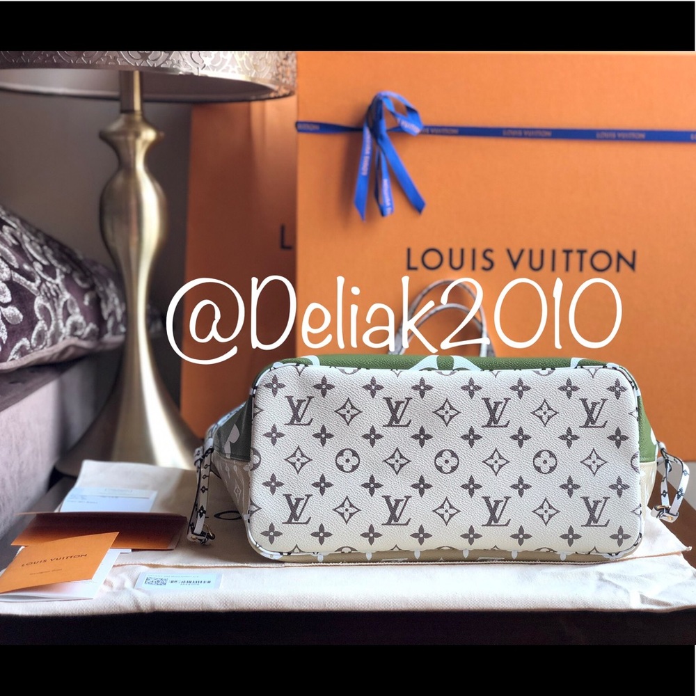 SOLD! Louis Vuitton Giant Neverfull Khaki FULL SET - Picture 4 of 8